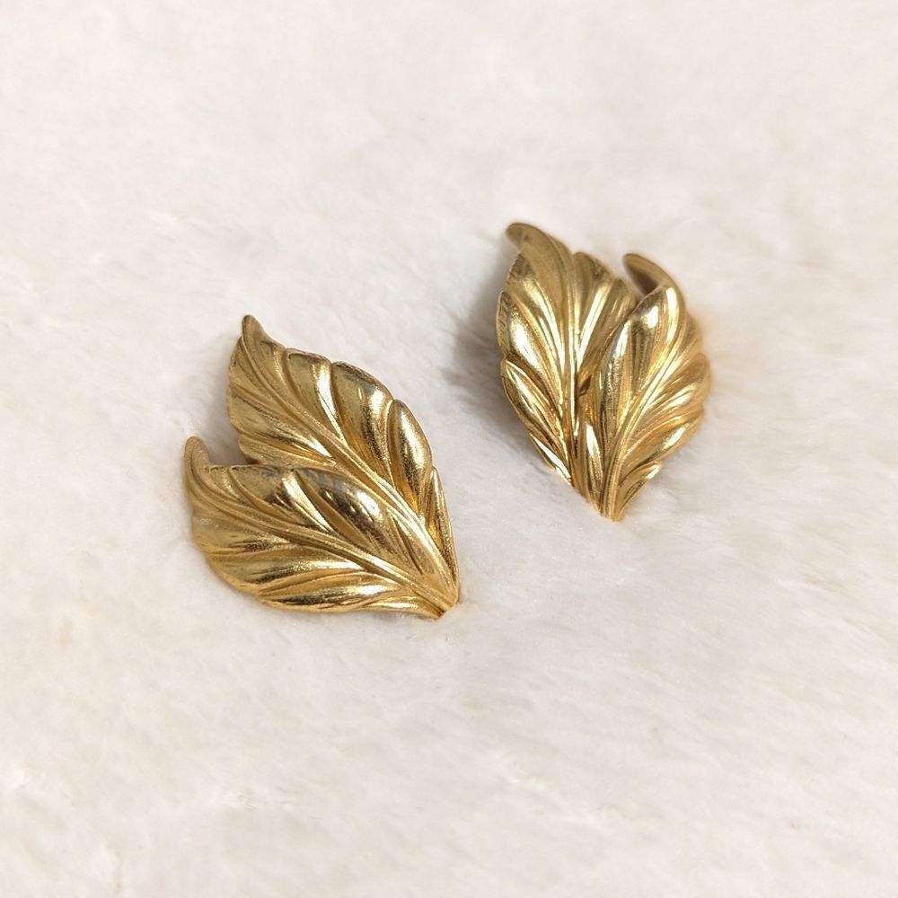 Vintage Goldtone Leaf Motif Pierced Earrings